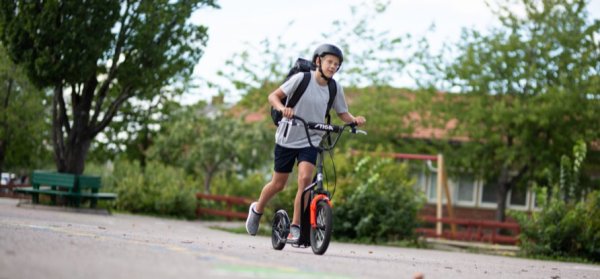Sportovní koloběžky - Stojánek - Ano